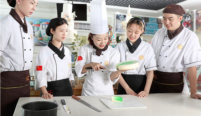 小班授课、酒店实景式教学模式